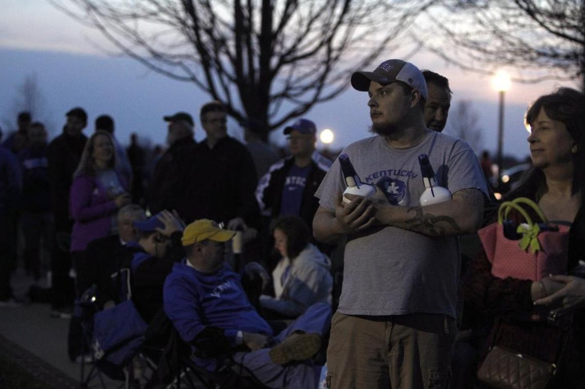Andrew Mattingly of Lawrenceburg waited with hundreds Friday morning before the Maker’s Mark signing event at Keeneland. The 2018 commemorates the 1998 NCAA championship team that was dubbed the Comeback Cats.