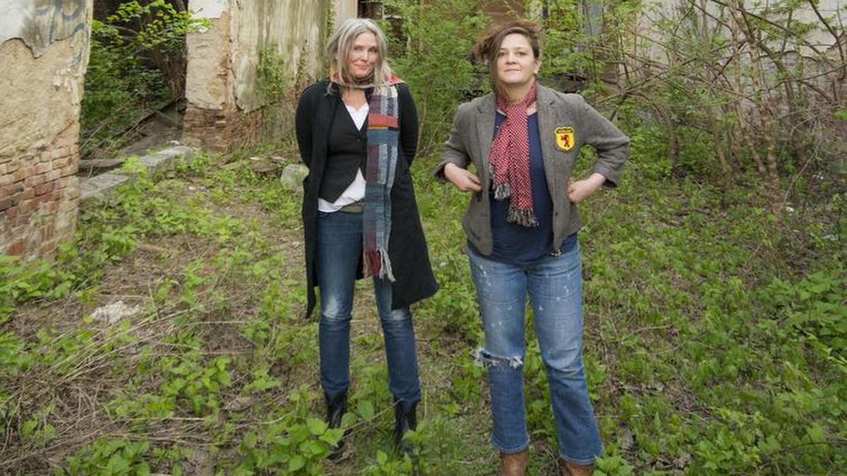 Janet Bean and Catherine Irwin are Freakwater.