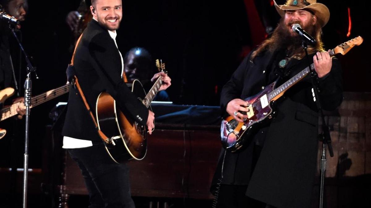 Justin Timberlake, left, and Chris Stapleton performed at the Country Music Association Awards last November in Wednesday, Nov. 4, 2015, in Nashville, Tenn. (Photo by Chris Pizzello/Invision/AP)
