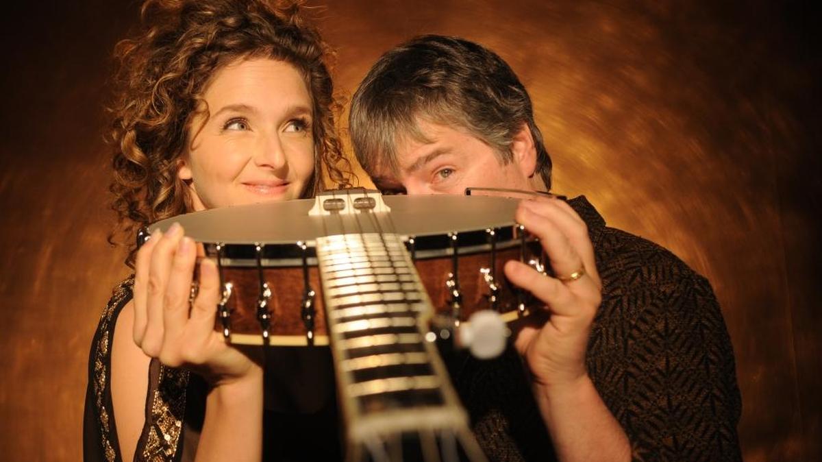 Abigail Washburn and Béla Fleck released their second album together, “Echo in the Valley,” and they perform at “WoodSongs Old-Time Radio Hour” on Dec. 18.