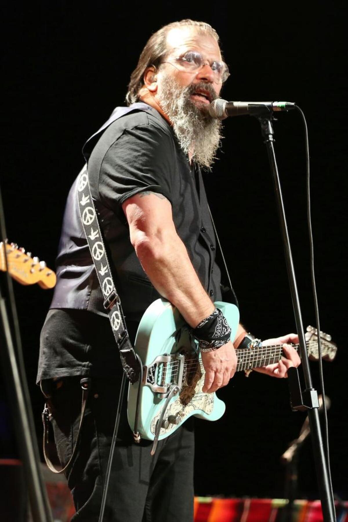 Steve Earle plays the Renfro Valley Entertainment Center May 6.