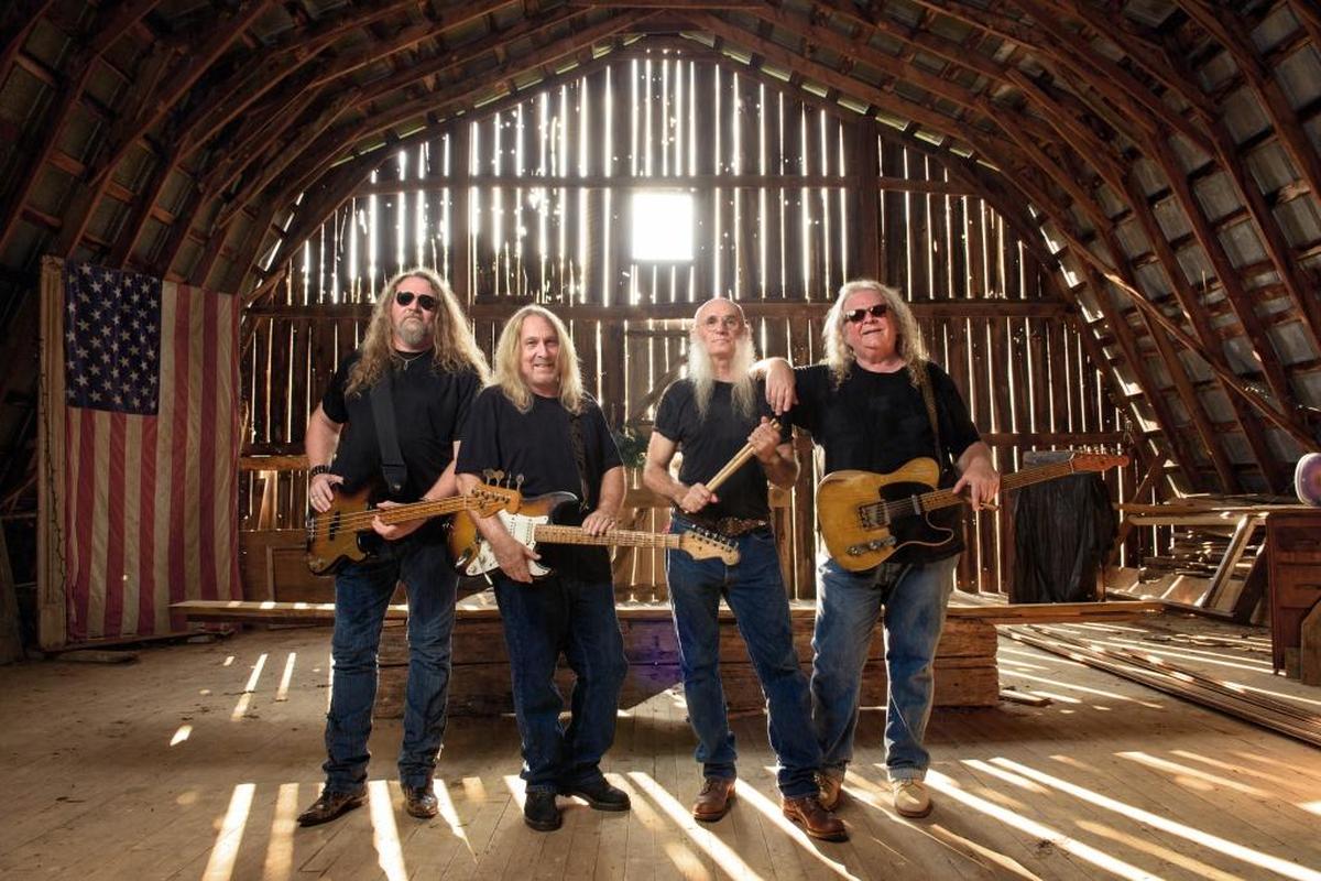Kentucky HeadHunters are Doug Phelps, Greg Martin, Fred Young and Richard Young.