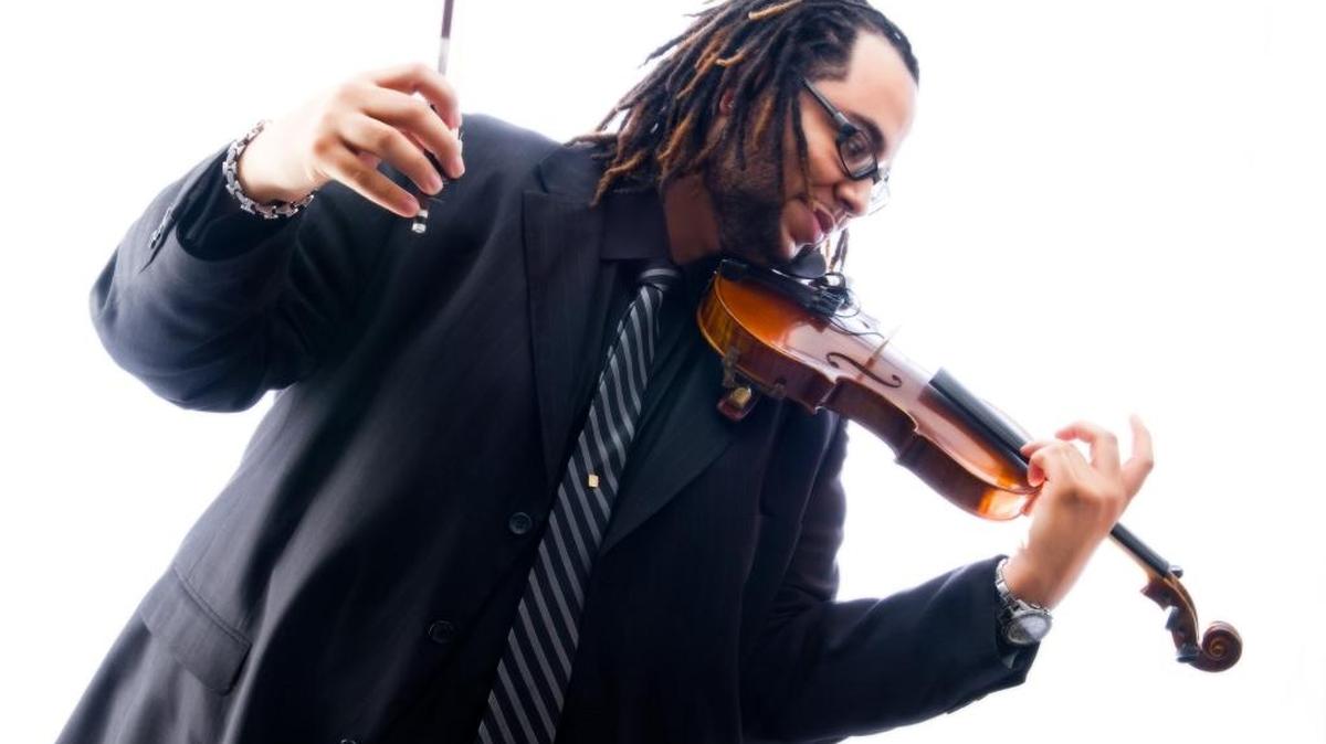 Louisville-based violinist Maestro J. performs Saturday at the Lyric Theatre.