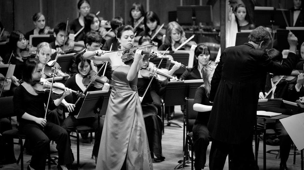 Kentucky native Tessa Lark will open the Lexington Philharmonic’s 2016-17 season, Sept. 16.