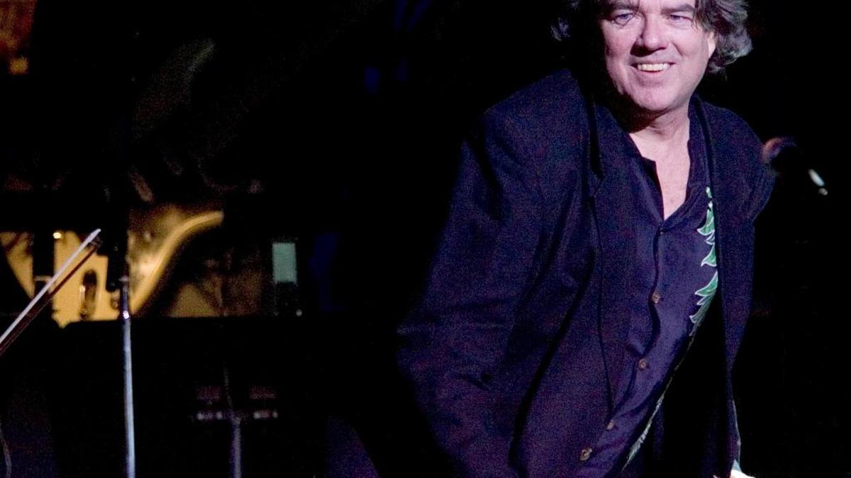 Jimmy Webb takes a bow during the Rainforest Foundation Fund Benefit concert Friday, May 19, 2006 at Carnegie Hall in New York.