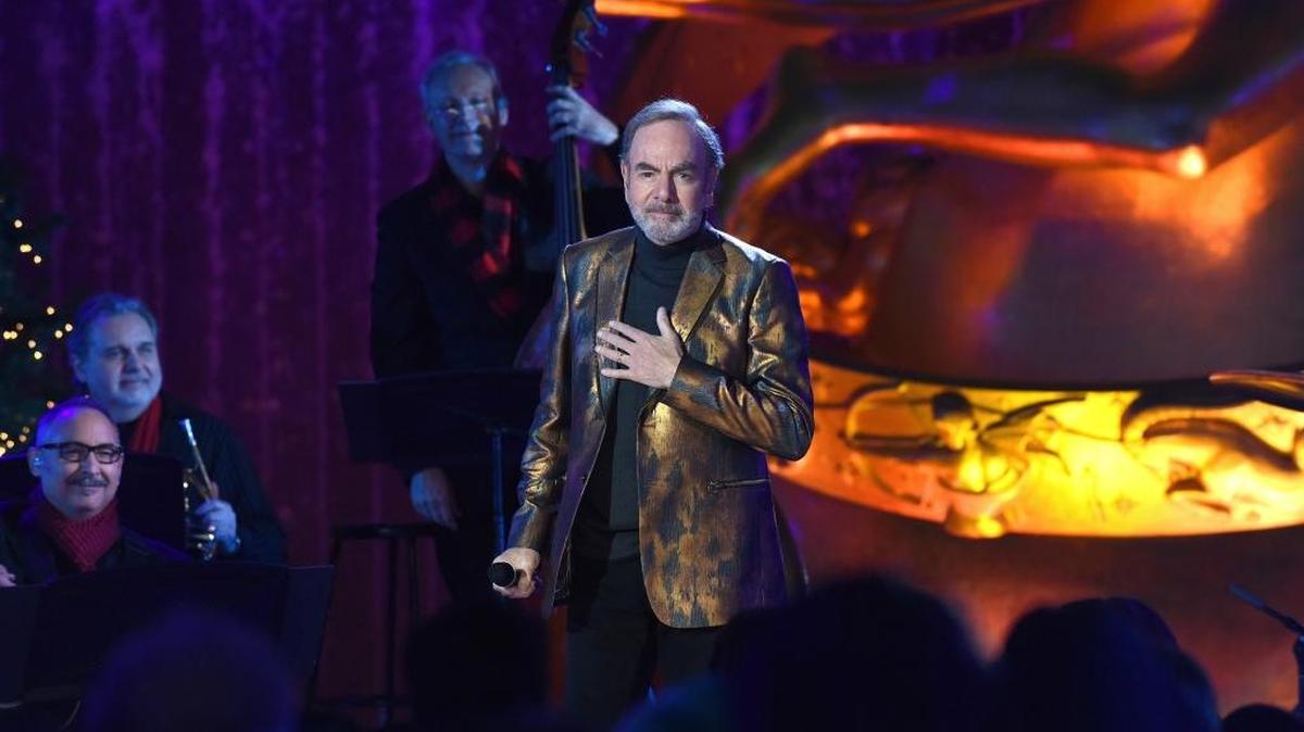 Neil Diamond performs at the 2016 Rockefeller Center Christmas Tree Lighting Ceremony, Wednesday, Nov. 30, 2016, in New York.