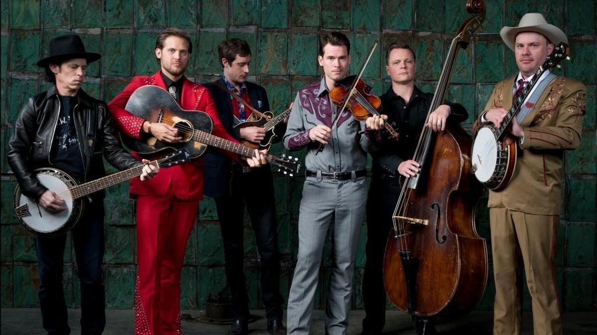 Old Crow Medicine Show are Kevin Hayes, Chance McCoy, Corey Younts, Ketch Secor, Morgan Jahnig and Chris “Critter” Fuqua.