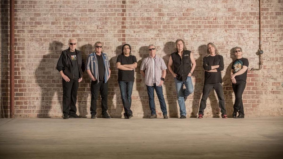 Kansas — L-R: Richard Williams, Billy Greer, Zak Rizvi, Phil Ehart, Ronnie Platt, David Manion, and David Ragsdale — performs Oct. 11 at the EKU Center for the Arts in Richmond, Ky.