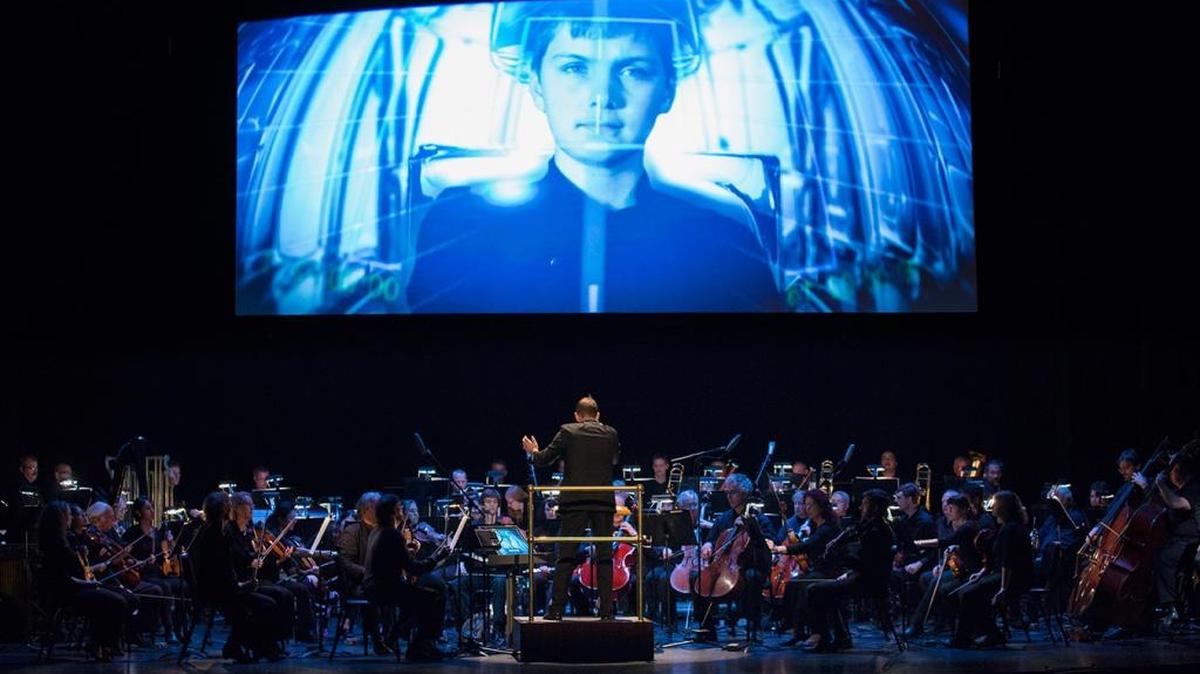 Scott Terrell conducts the Lexington Philharmonic Orchestra in ‘Heroes,’ a multimedia concert in the 2014-15 season.