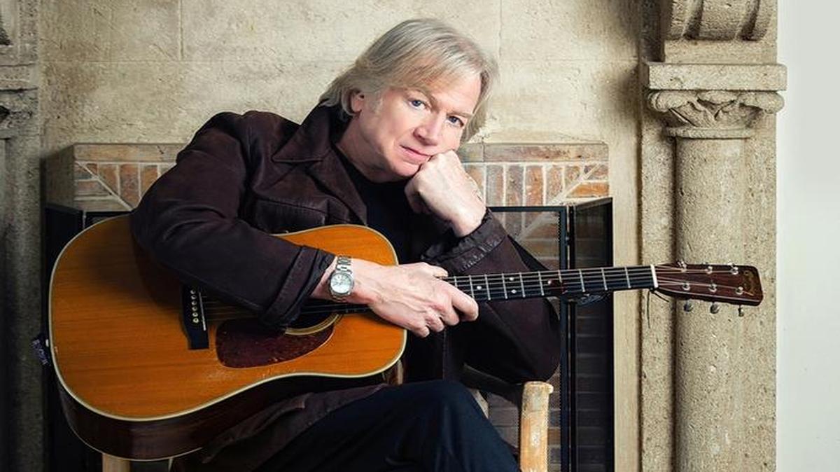 Justin Hayward of the Moody Blues brings his solo tour to Lexington on Tuesday.