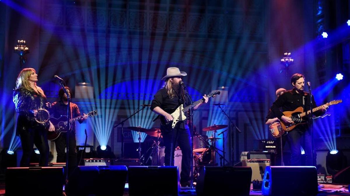 Morgane Stapleton, Chris Stapleton and Sturgill Simpson perform “Midnight Train to Memphis” on “Saturday Night Live” January 27, 2018.