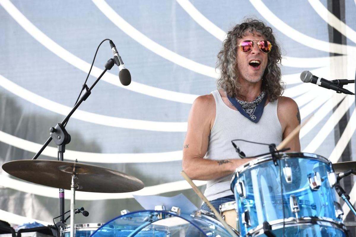 Robby Cosenza played the afternoon main stage set with Justin Wells at Moonshiner’s Ball in 2017.