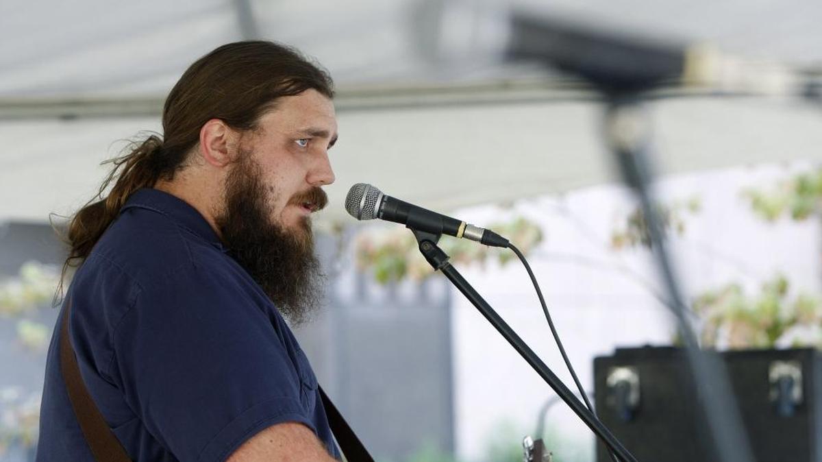Justin Wells will perform at 9 p.m. Saturday at The Burl, 375 Thompson Road.