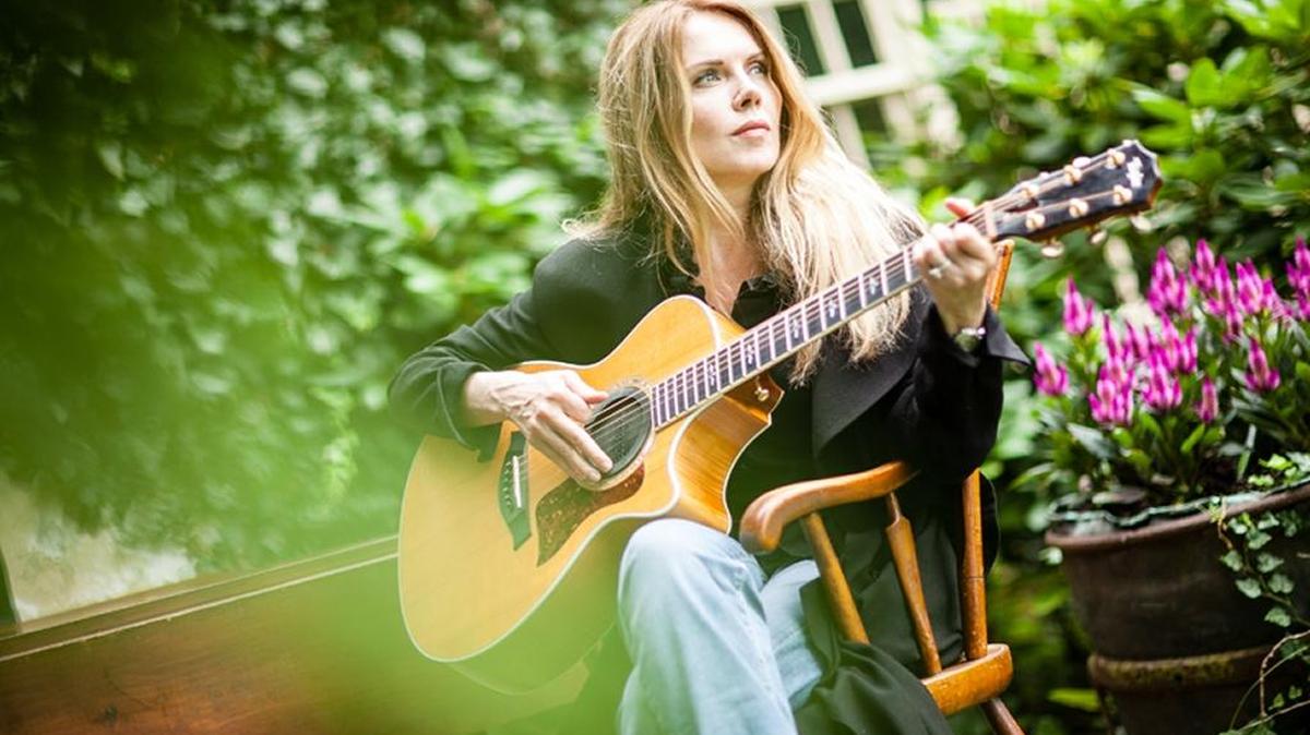 Mary Fahl is a former member of October Project.