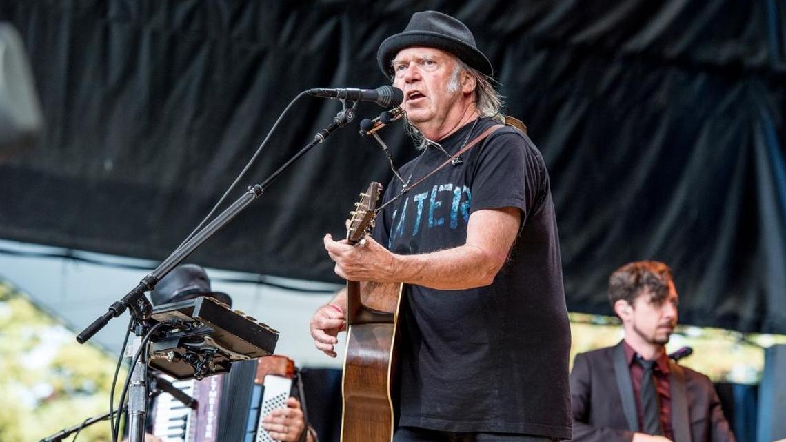 Singer Neil Young has removed his music catalog from Spotify. 
