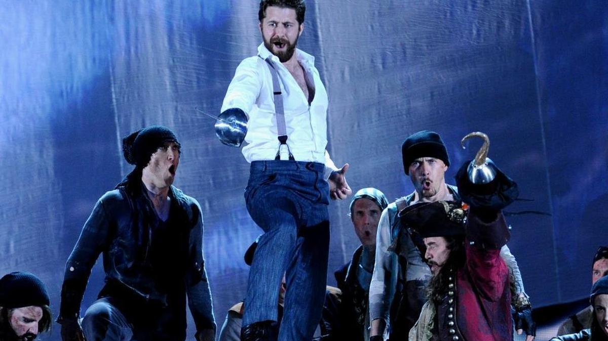 Matthew Morrison, left, and Kelsey Grammer in “Finding Neverland” at the Tony Awards last June 7 in New York. This year, Morrison will be featured in Picnic at the Pops.