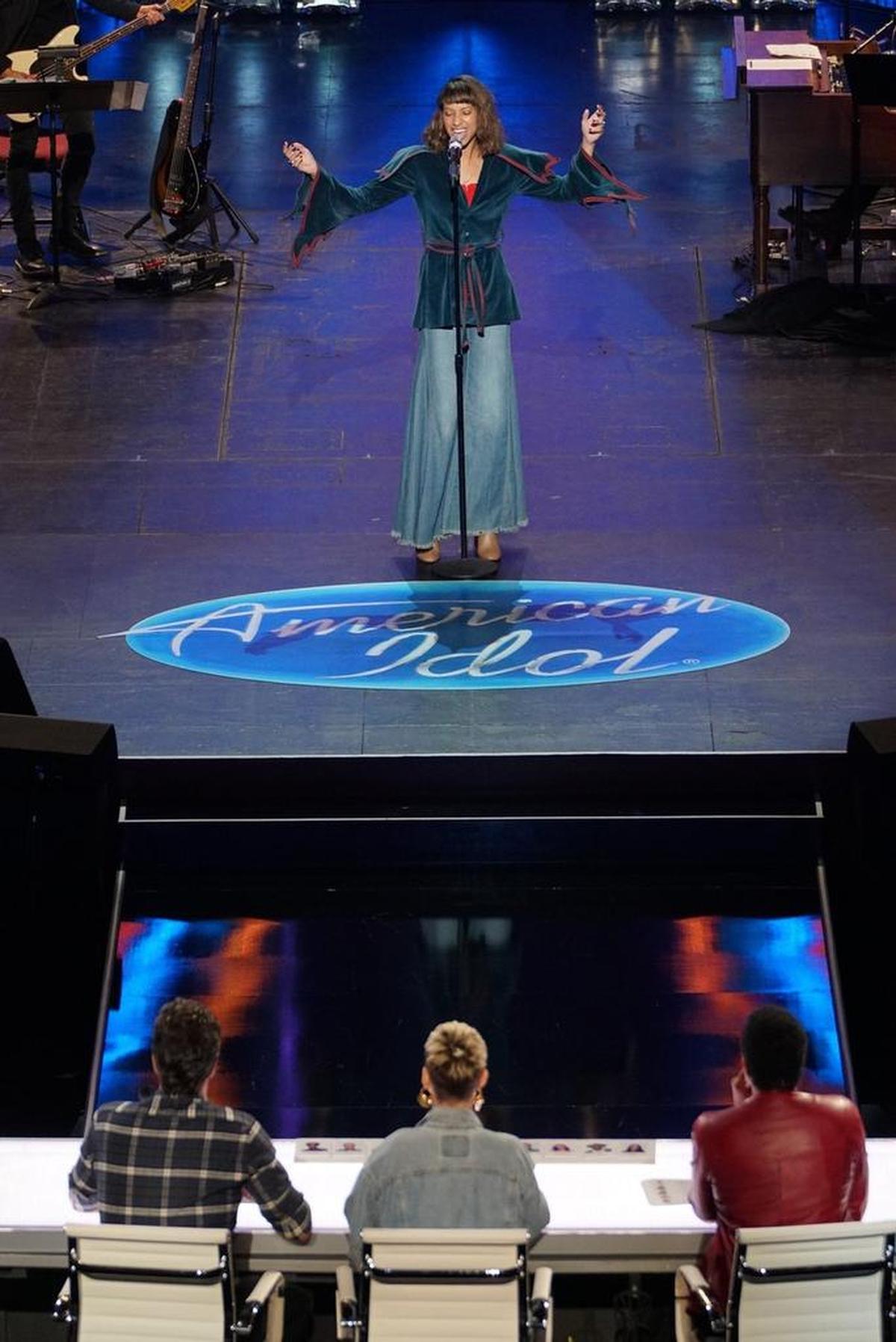 Amelia Hammer Harris sings her solo audition on "American Idol."