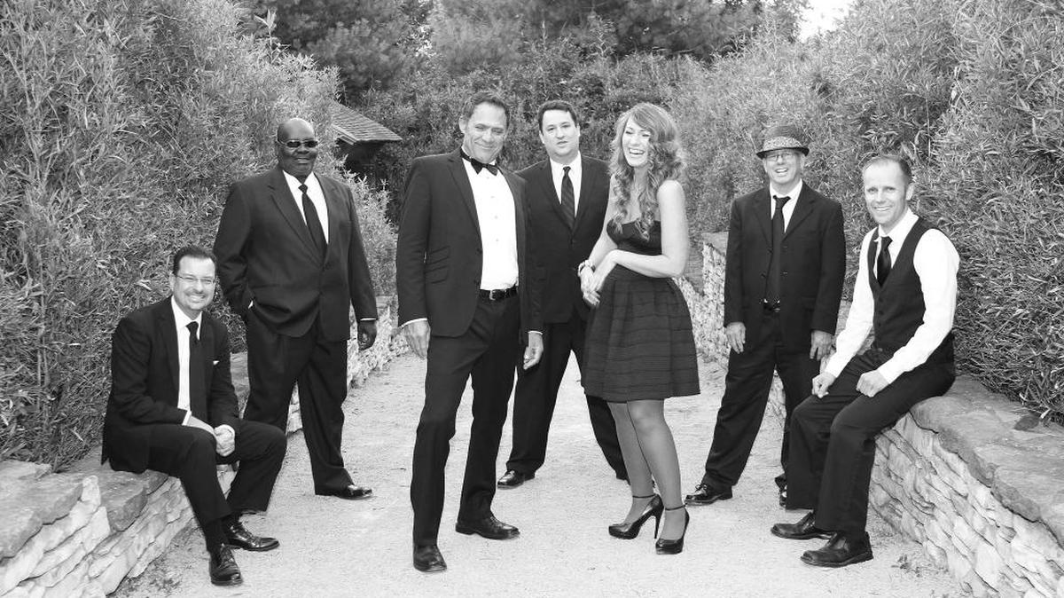 Superfecta plays Parlay Social the night before the night before Christmas.