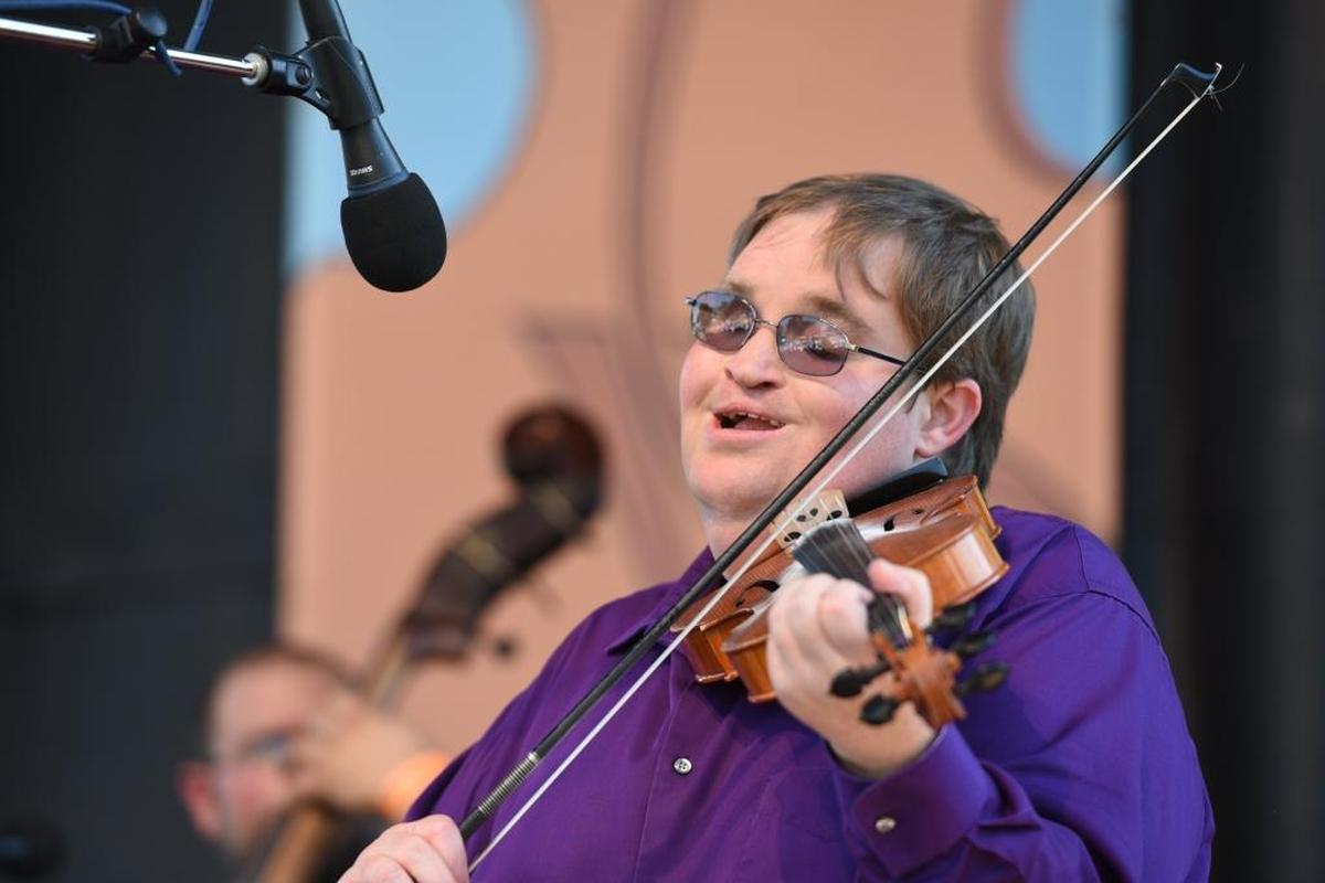Michael Cleveland and his band, Flamekeeper, will perform with the Louisville Orchestra early in 2018.