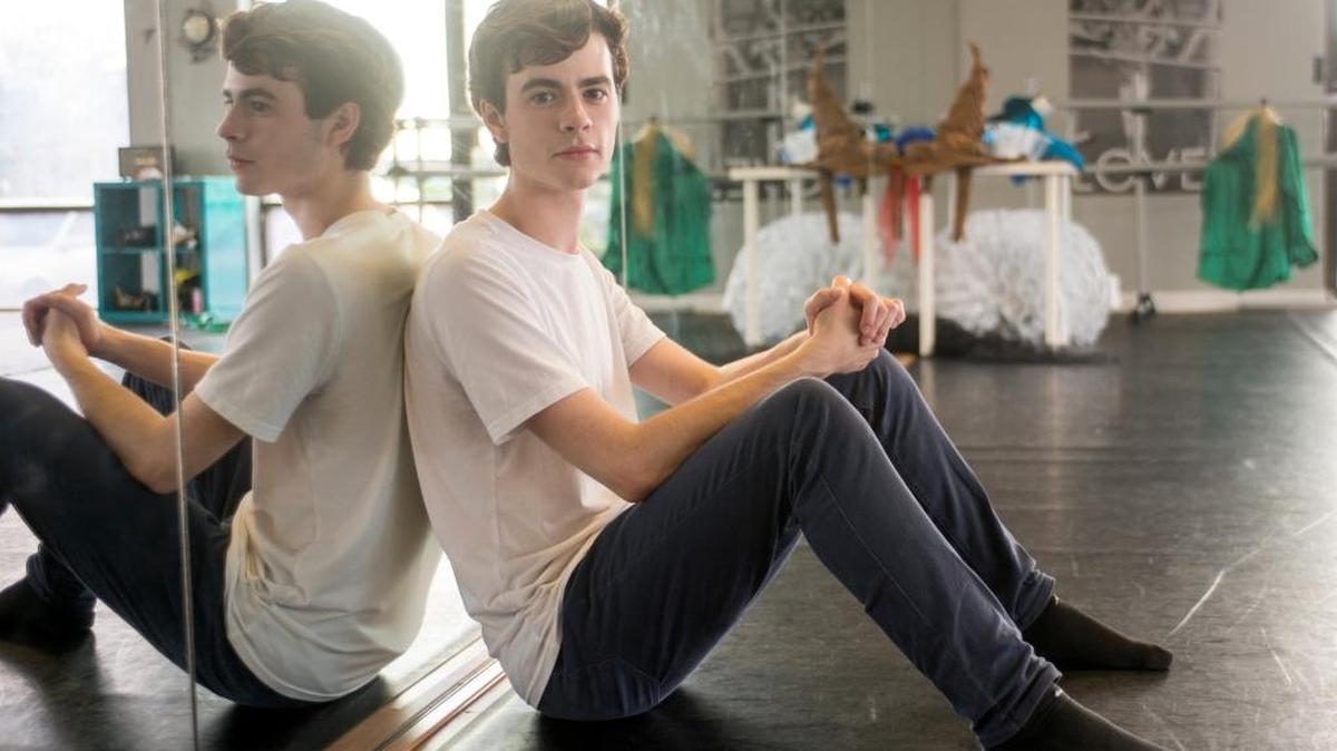 Carson Hardee, a senior in the SCAPA program at Lafayette, has two plays debuting this spring: “Potter-tition” with Blackbird Dance Theatre of Lexington, and “(bar)ri(e)rs” with Actors Theatre of Louisville.