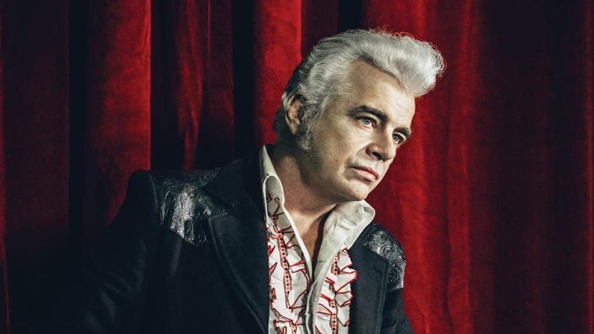 Dale Watson performs at Willie’s Locally Known on Friday.