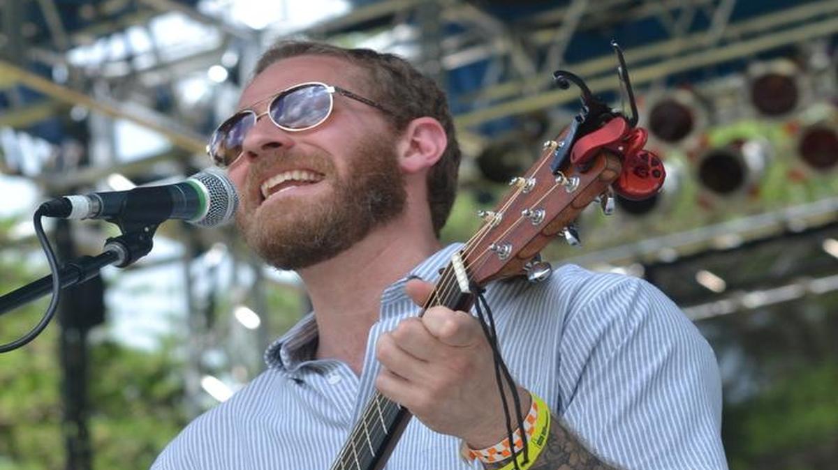 Derek Spencer performs on Saturday at Slainte Public House in Georgetown.