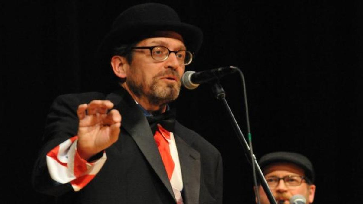 Kevin Holm-Hudson will perform at Palmers Fresh Grill on Sunday.