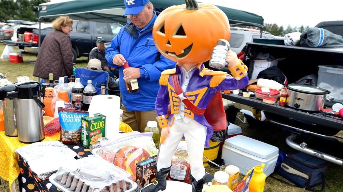 Last year, the Breeders’ Cup at Keeneland fell on Halloween, giving tailgating fans on the Hill lots of ideas for decorating. Susan Jennings of Paris took a broken display for Admiral Nelson spiced rum and a pumpkin head to create the centerpiece for her tailgating spread.