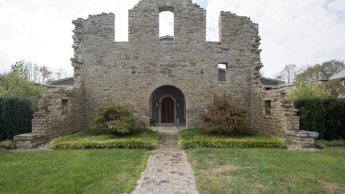The Ruin was so named because Elise and Ron Wallace bought it when all that stood there was the ruin of an old distilleries in Versailles.