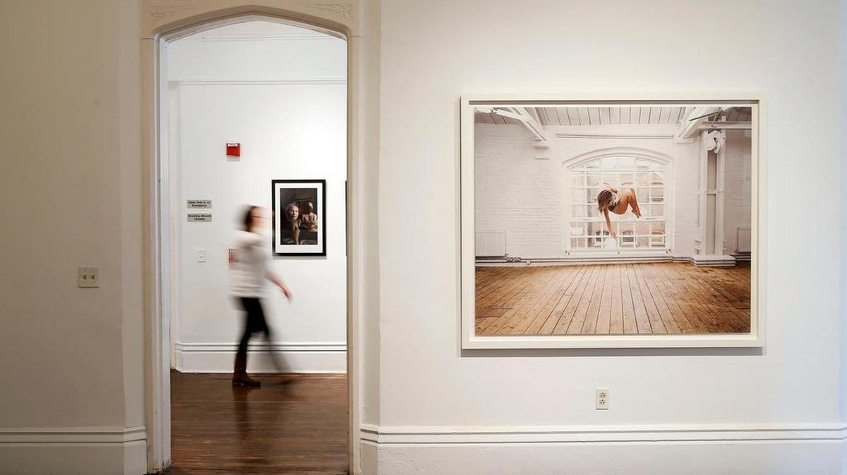 Sam Taylor-Johnson, Self Portrait Suspended IV.