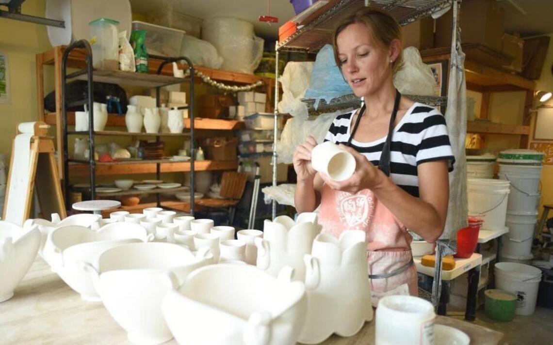 Award-winning Woodland artist a chip off the old pot