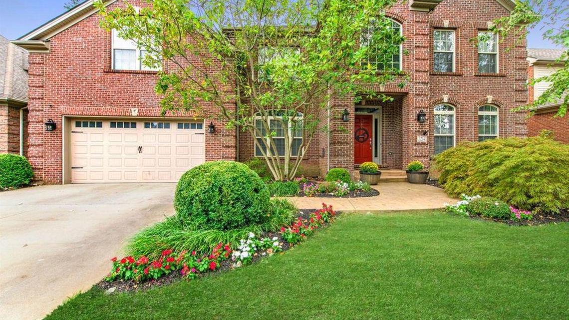 Walk to school, walk to the park from a quiet cul-de-sac street