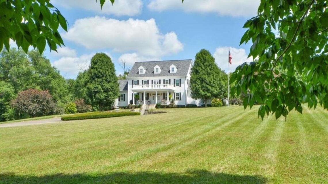 Charming country home in Georgetown blends the upscale with the relaxed