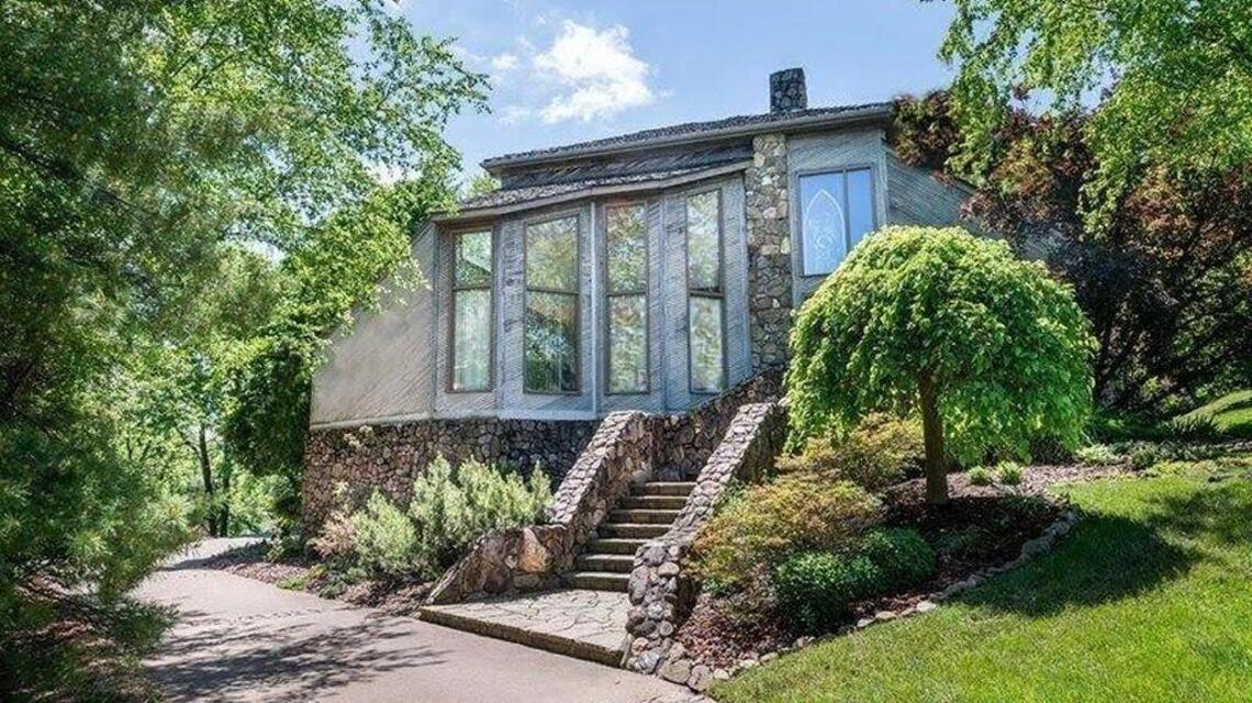 Lakewood home blends lakeside living with artsy, contemporary vibe