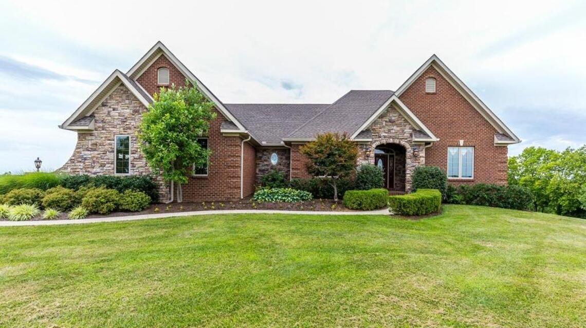 Family-friendly home in park-like setting doesn’t sacrifice style