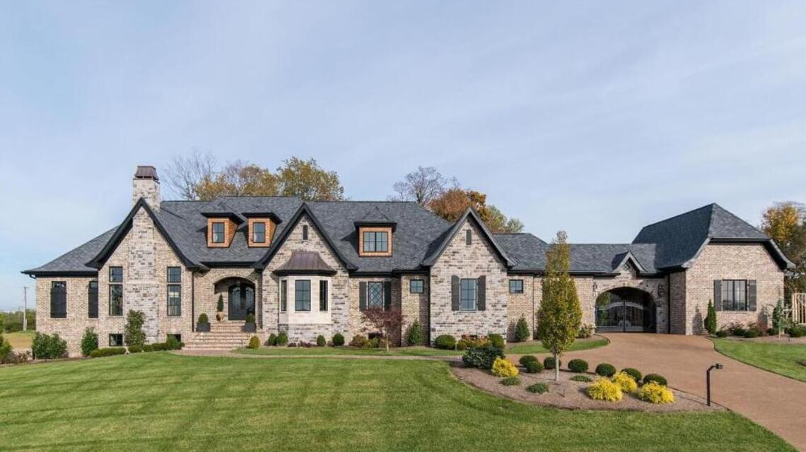 Ellerslie at DelongOpen concept home balances contemporary, rustic and traditional.