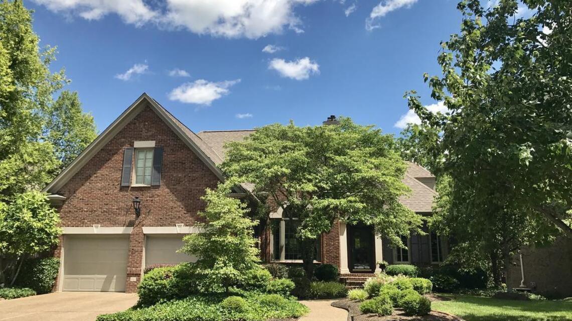 Couple enjoys peace and quiet on Brighton Place
