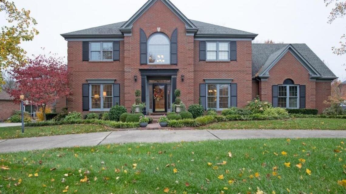 Tuscan touches lend intimacy to tradition in Hartland home