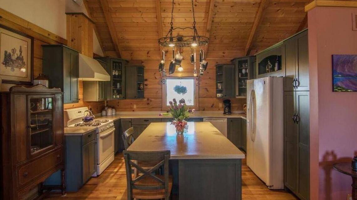 A modern Kentucky log home