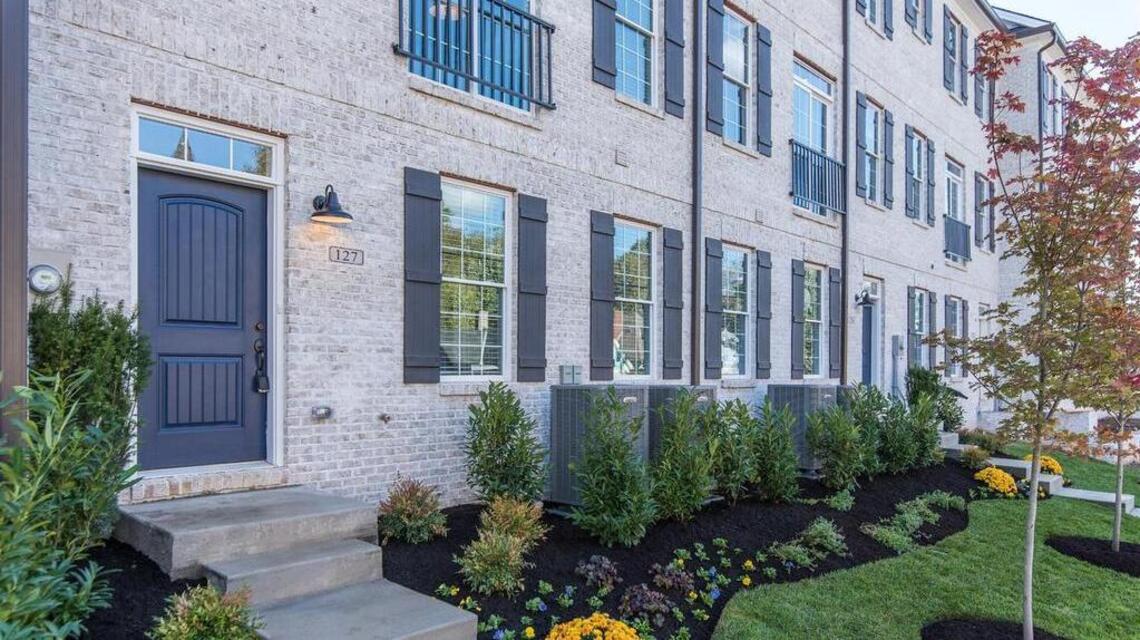 The Courtyard at MarylandNew Jefferson Street corridor townhouses check off all the boxes.
