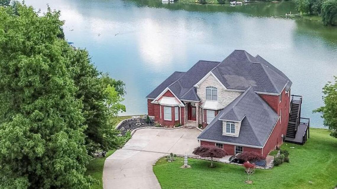 Lakeside home in Georgetown has country feel, convenient location