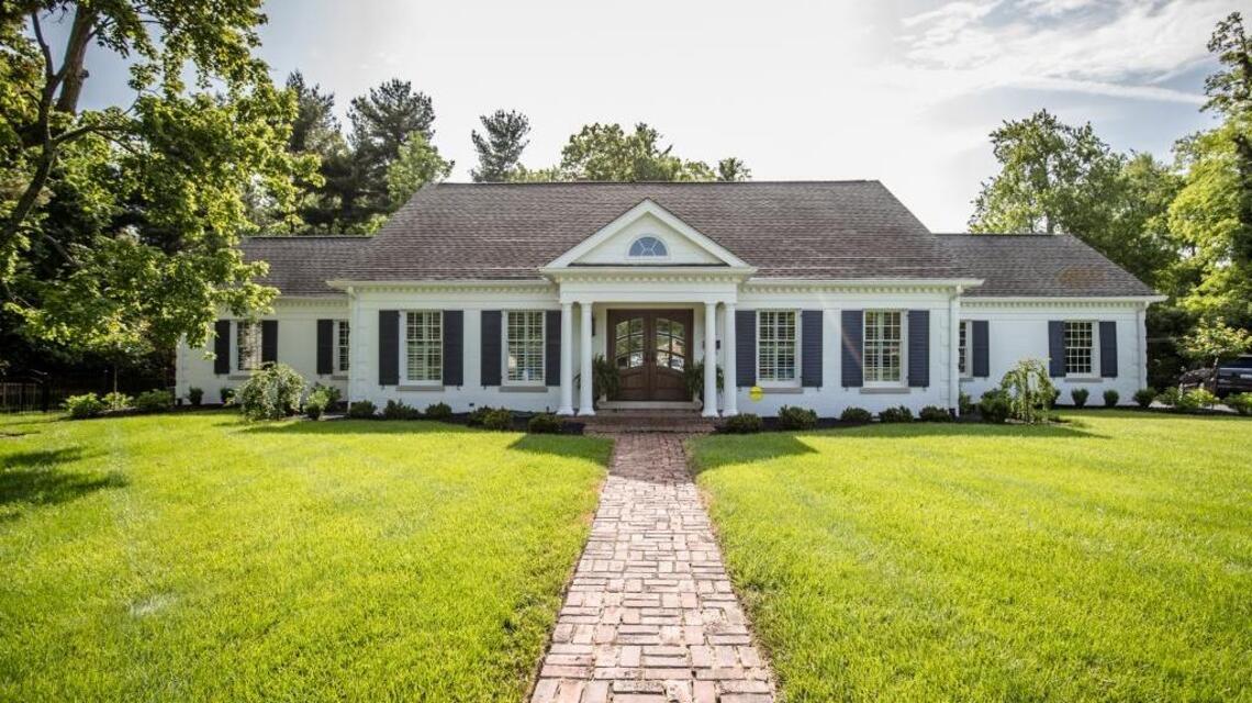 Owners, contractor, and designer collaborate successfully to revitalize 1960s home
