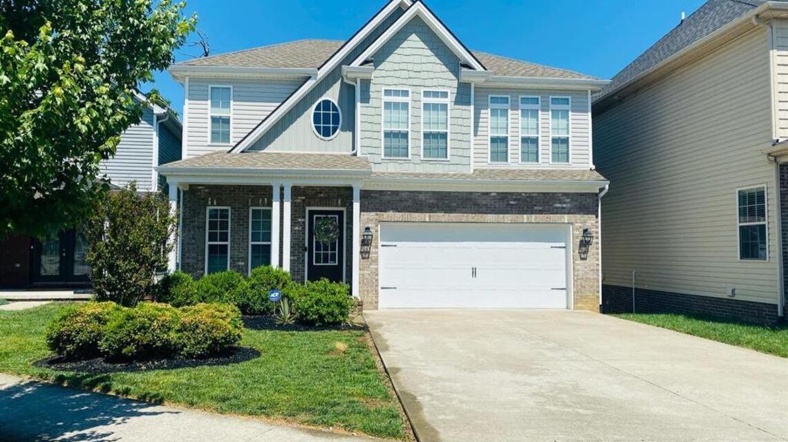 Hamburg area living with smart-home features