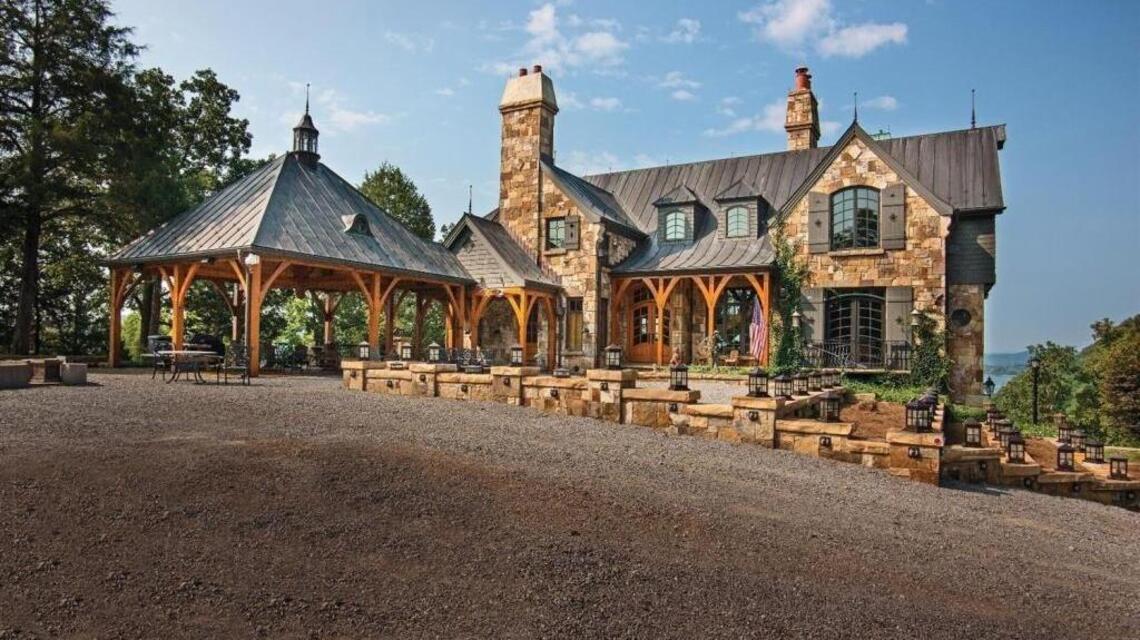 Dale Hollow lakefront retreat evokes spirit of Western ski lodge