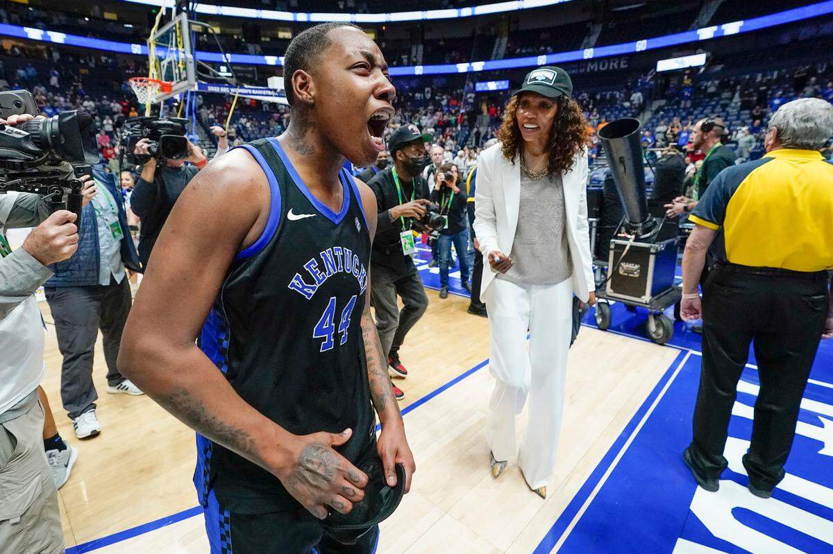 Kentucky’s Dre’una Edwards (44) and head coach Kyra Elzy celebrate after Sunday’s win. “They got me the ball and I was open, and I had to let it fly,” Edwards said of her game-winner.