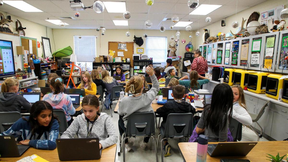 Students during a 5th grade science class at SCAPA, the School for the Creative and Performing Arts, on Lafayette Parkway in Lexington, Ky., Monday, Oct. 17, 2022.