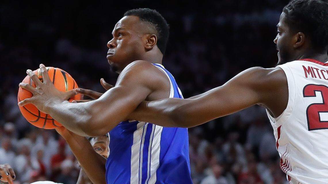 Live updates: Kentucky Wildcats at Arkansas Razorbacks college basketball