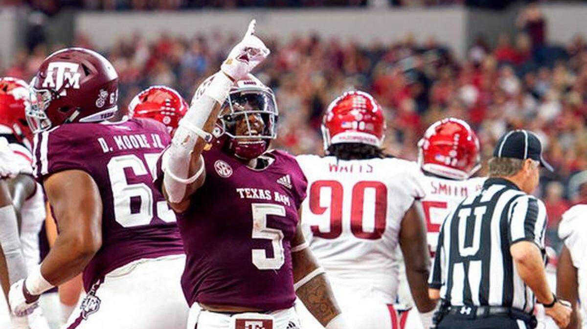 Texas A&M running back Trayveon Williams (5) celebrates after scoring a touchdown against Arkansas during the first quarter of an NCAA college football game Saturday, Sept. 29, 2018, in Arlington, Texas.