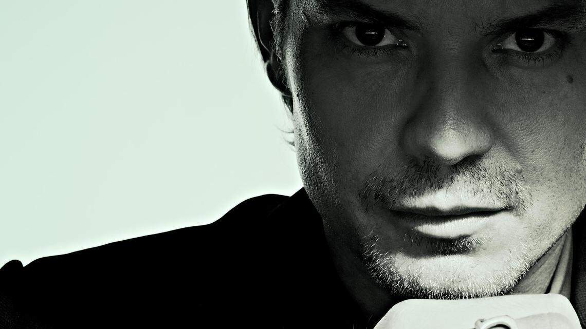 Timothy Olyphant plays Deputy U.S. Marshal Raylan Givens on Justified.