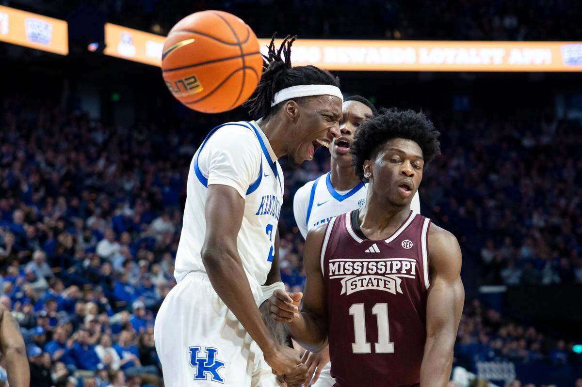 Kentucky forward Aaron Bradshaw celebrates a dunk near Mississippi State guard Trey Fort (11) during Wednesday’s game at Rupp Arena.
